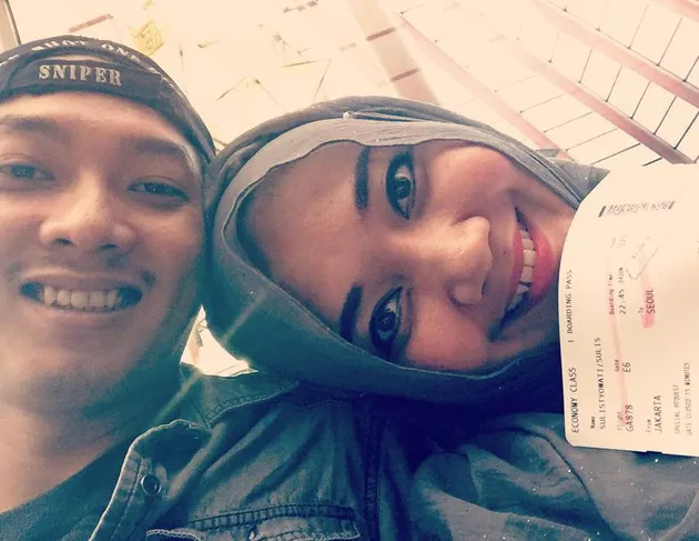 Foto Mesra Sulis &amp; Suami