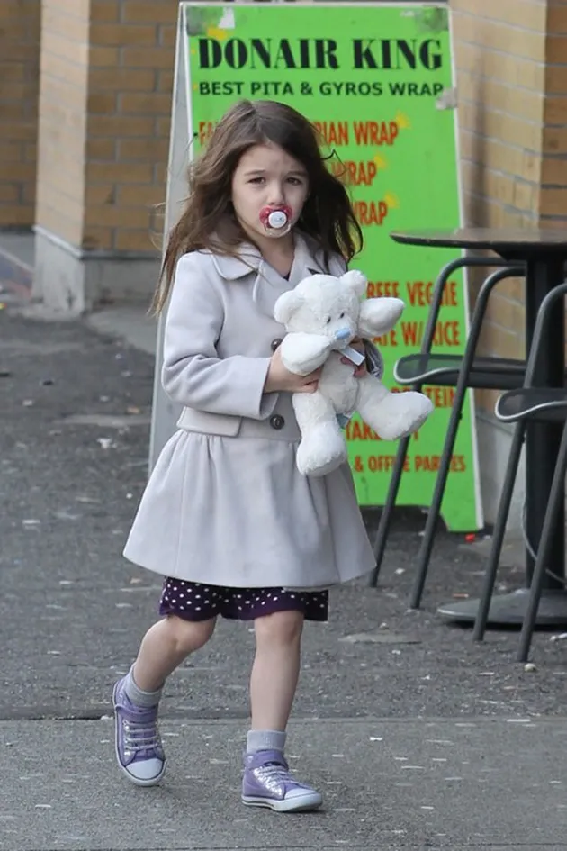Harper Beckham Pakai Dot Bayi