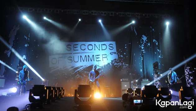 Ada puluhan lagu yang dibawakan oleh 5 Second of Summer di Jakarta. Tapi ada satu yang paling spesial, apa itu?