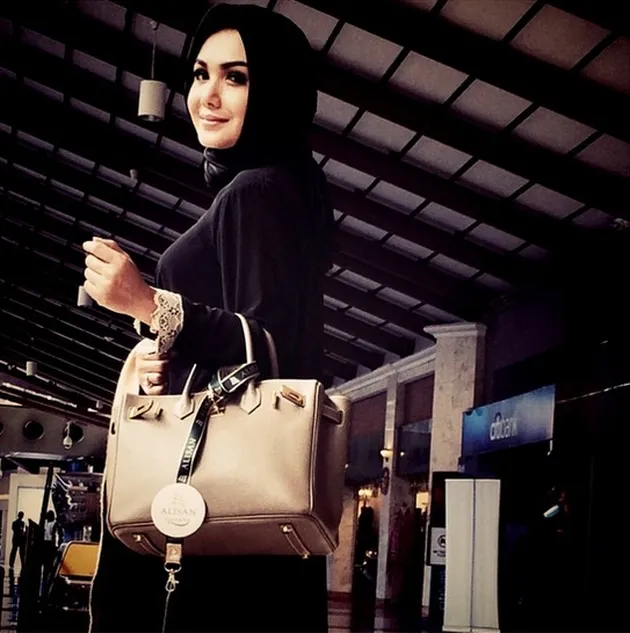 Yuni Shara 