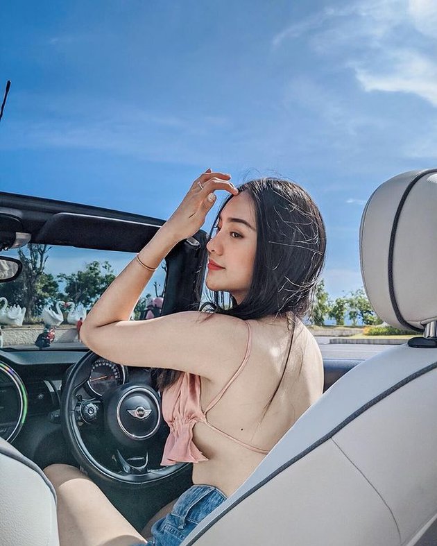 Hot Photos of Anya Geraldine's Vacation in Bali, Showing off Body Goals Until Falling off a Bike