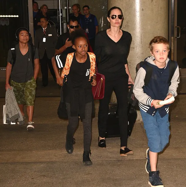 Shiloh Jolie-Pitt Makin Tomboy