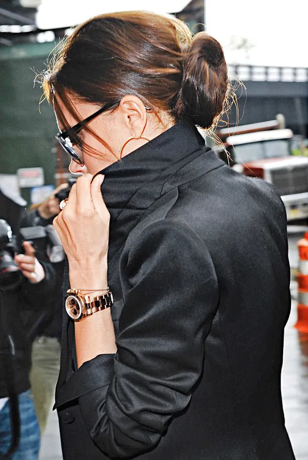 Victoria Beckham Sembunyikan Mulutnya