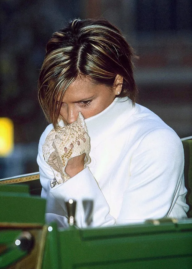 Victoria Beckham Sembunyikan Mulutnya
