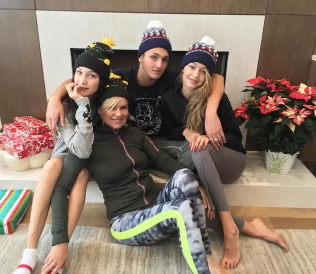 Foto Masa Kecil Gigi Hadid