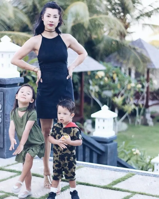 Jennifer Bachdim liburan di Bali