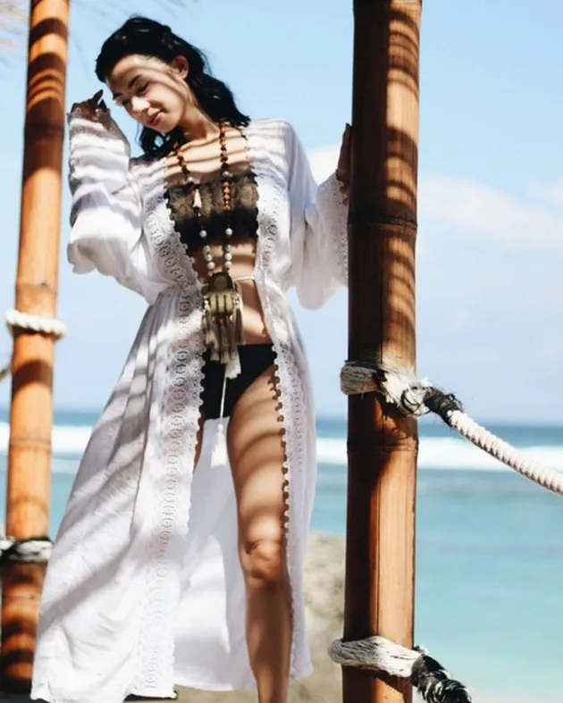 Jennifer Bachdim liburan di Bali