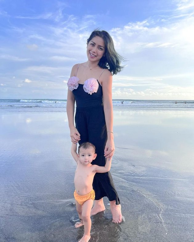 Photos of Jessica Iskandar on the Beach with Baby Don, Her New Nose Still the Center of Attention