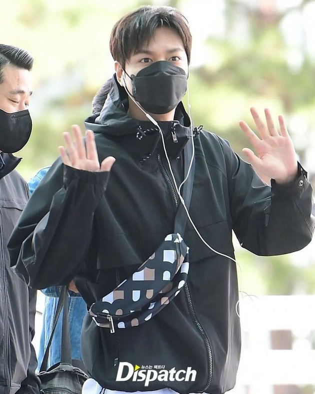 Foto-Foto Kece Lee Min Ho at Incheon Airport Heading to Milan, Handsome Even Without Mask!