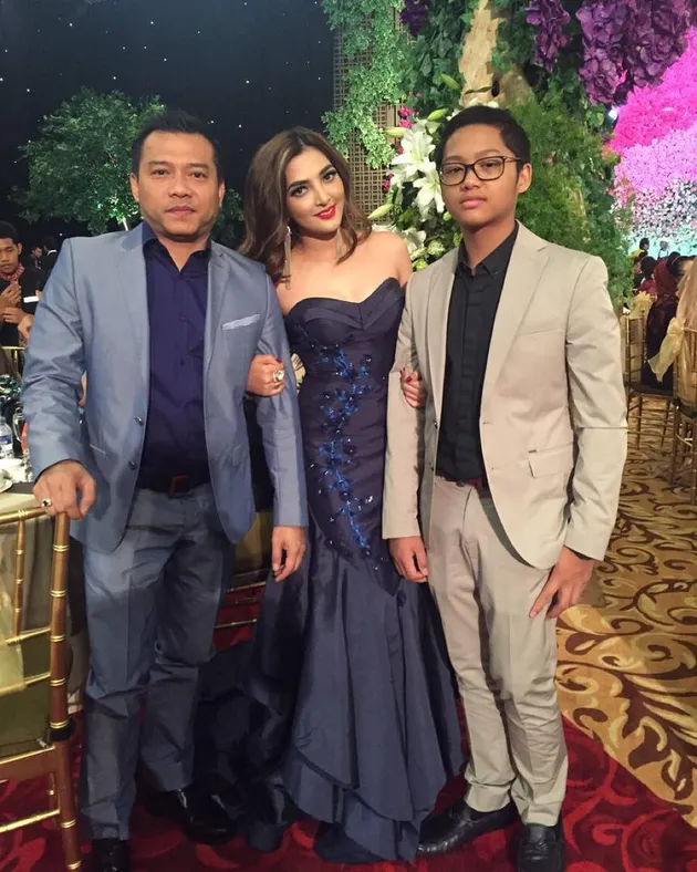 Kemesraan Azriel &amp; Ashanty