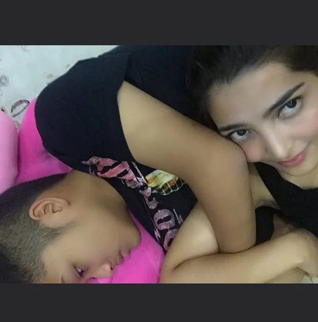 Kemesraan Azriel &amp; Ashanty