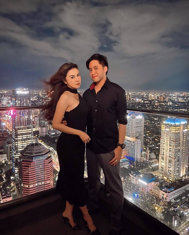 Photos of Kevin Aprilio Celebrating 2nd Anniversary, Romantic Dinner at Luxury Restaurant - Body Goals Vicy Melanie Highlighted