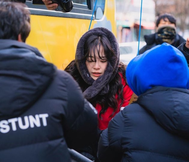 Photos of Kim Sejeong on the set of 'THE UNCANNY COUNTER 2', in the original drama she looks cute