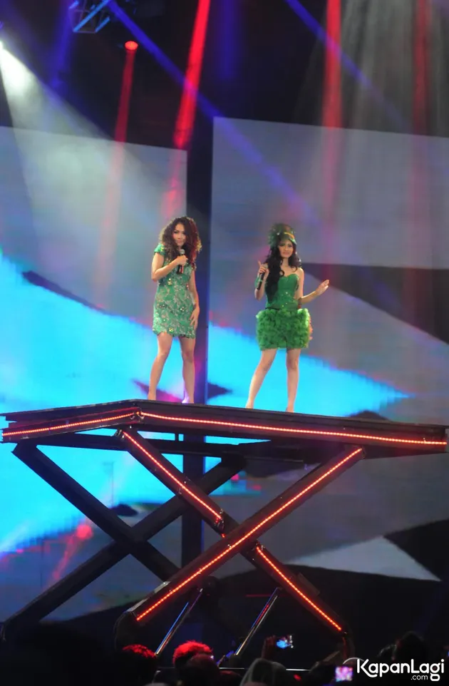 Konser Tahun Baru 2016 dibuka oleh Duo Anggrek.