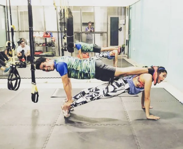 Foto Mesra Mario Irwinsyah &amp; Istri