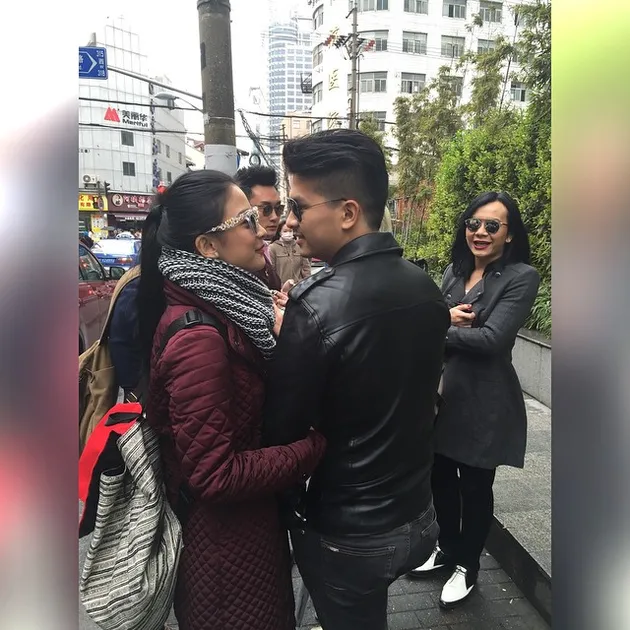 Chelsea Olivia - Glenn Alinskie