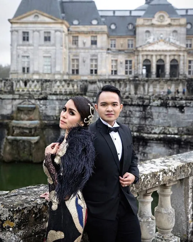 FOTO-FOTO MOMO GEISHA & SUAMI PENGUSAHA DI EROPA, ROMANTIS 