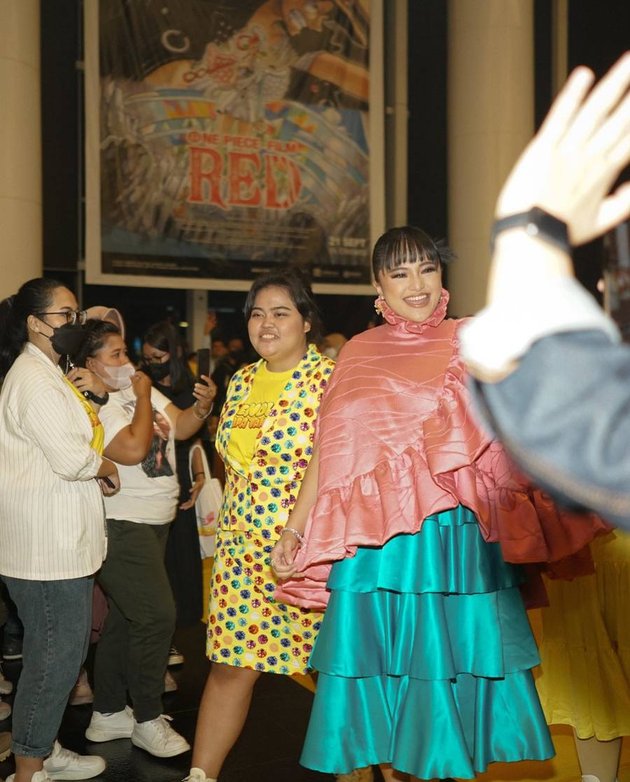 Photos of Marshanda's Appearance at the Gala Premiere of the Film 'GENDUT SIAPA TAKUT?', Praised for Looking More Beautiful with a Fuller Body