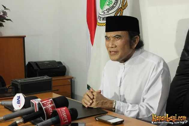 FOTO-FOTO RHOMA IRAMA TANGGAPI PEMBAKARAN MUSALA DI PAPUA 