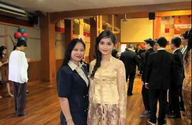 Foto Foto Sally Valencia Gadis Cantik Pacar Kaesang Pangarep Dia Bahkan Merupakan Alumni Dari Smpk 8 Bpk Penabur Kapanlagi Com