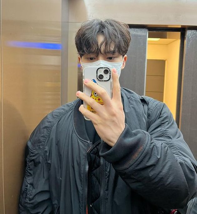 Latest Selfie Photos of Song Kang, Showing his Handsome and Baby Face that Makes Fans Fall in Love