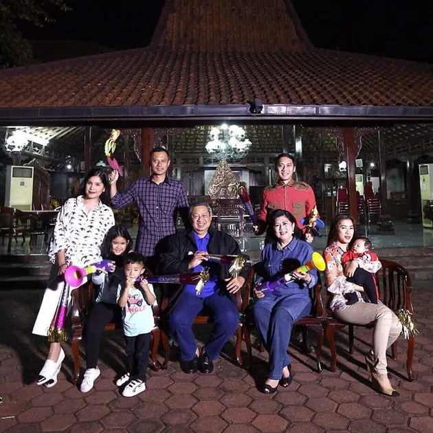foto-foto tahun baru keluarga besar SBY