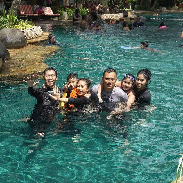 foto-foto tahun baru keluarga besar SBY