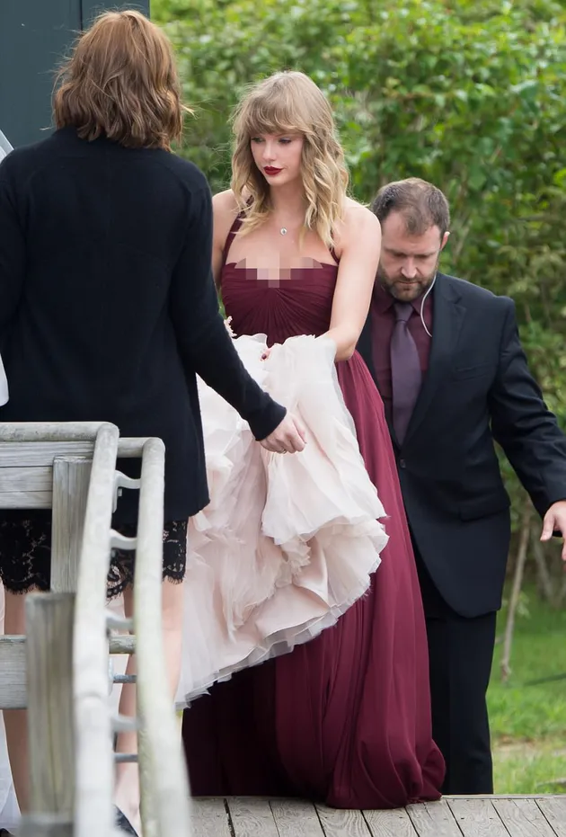 Taylor Swift Jadi Bridesmaid
