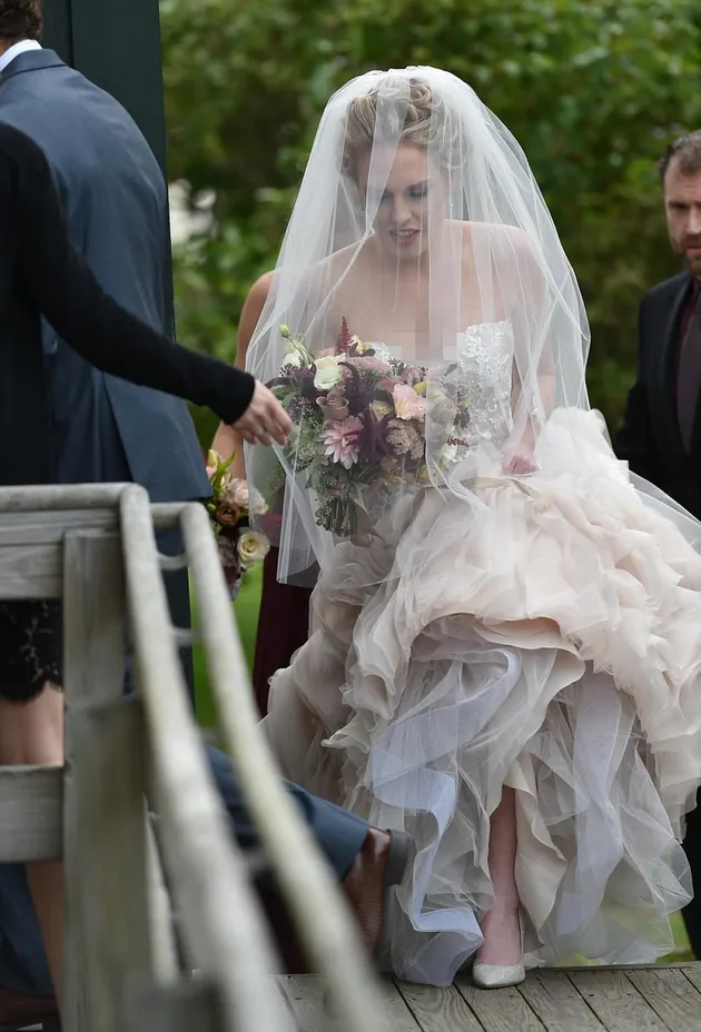 Taylor Swift Jadi Bridesmaid