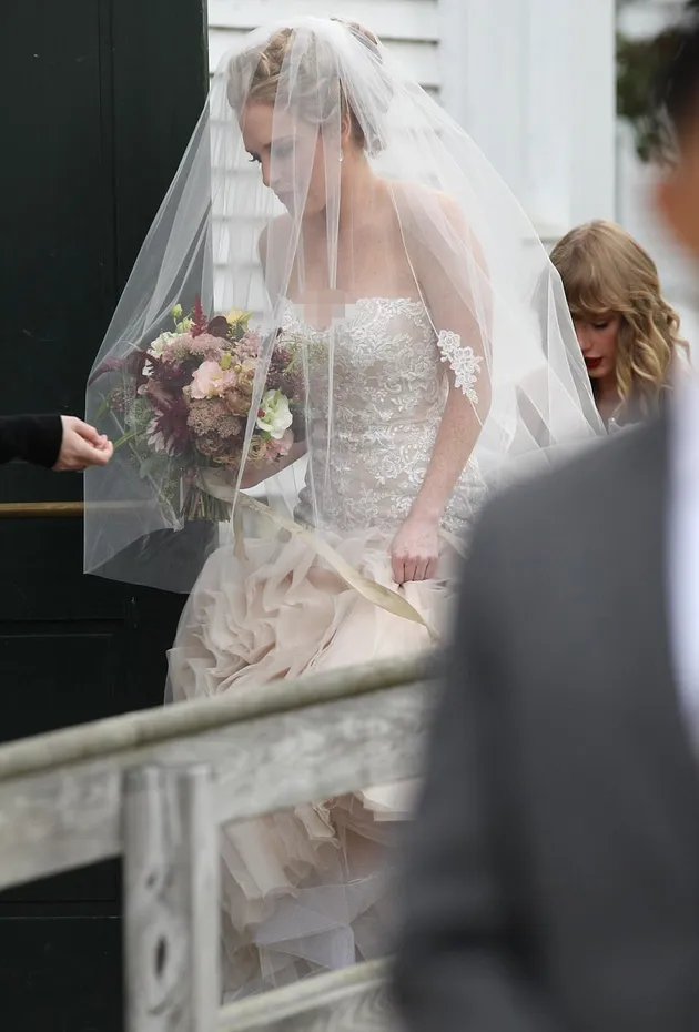 Taylor Swift Jadi Bridesmaid