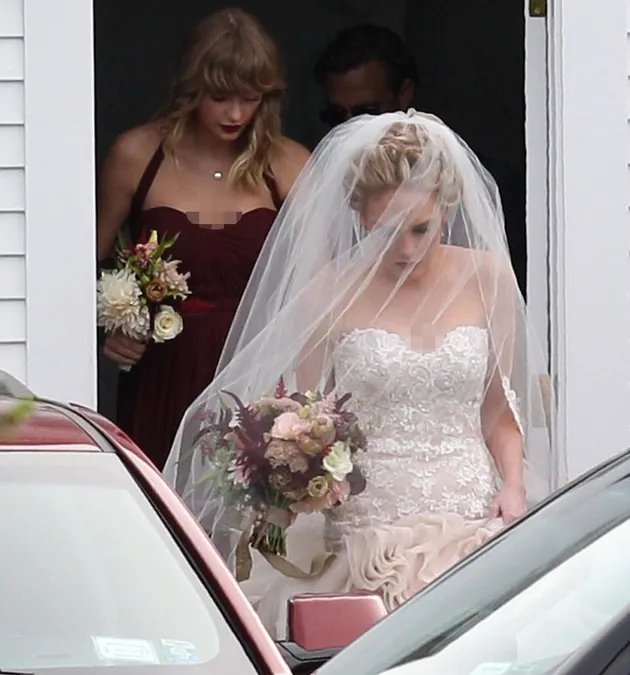 Taylor Swift Jadi Bridesmaid