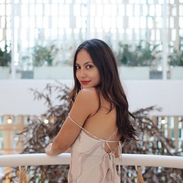 Latest Photos of Pevita Pearce, Hobby of Showing off Beautiful Shoulders and Back Exudes Exotic Charm!