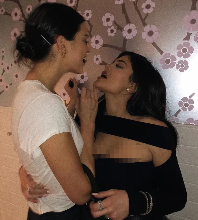 Kylie Jenner Melahirkan