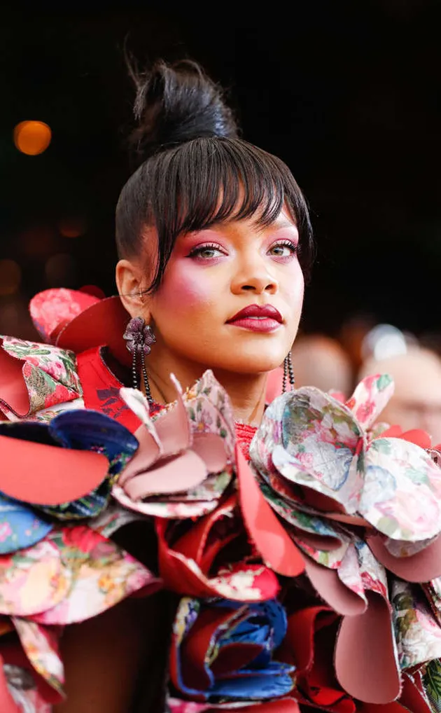 FOTO: 10 ARTIS TERCANTIK DI MET GALA 2017, FLAWLESS 