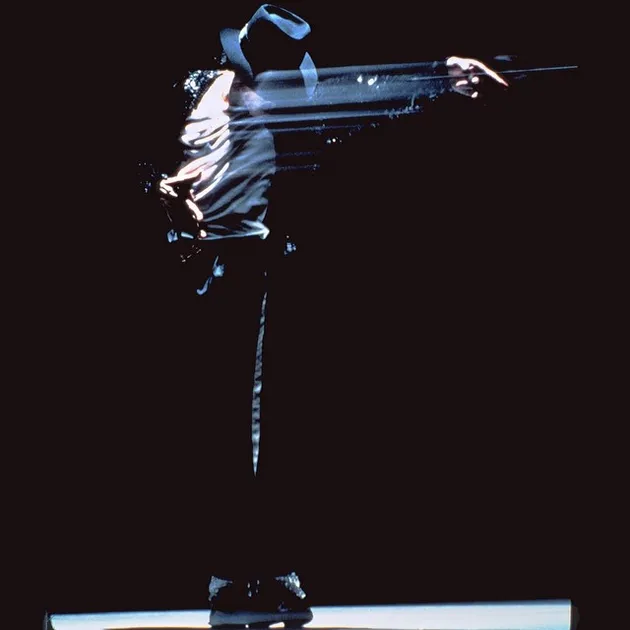 Michael Jackson memang jarang berkolaborasi. Tapi begitu terjadi sederet sosok penyanyi tersohor dunia sukses membuktikan kalau sepak terjang MJ memang sulit dihentikan. Mulai dari Stevie Wonder, Eddie Van Halen, sampai Paul McCartney.
