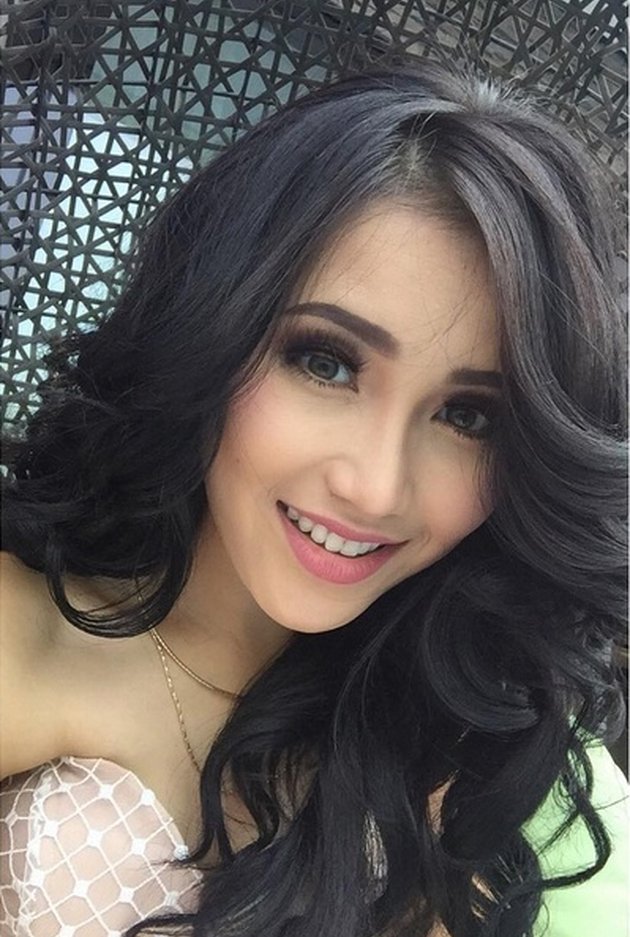 Foto 10 Gaya Rambut Ayu Ting Ting Yang Bisa Bikin Kamu Terpukau Kapanlagi Com