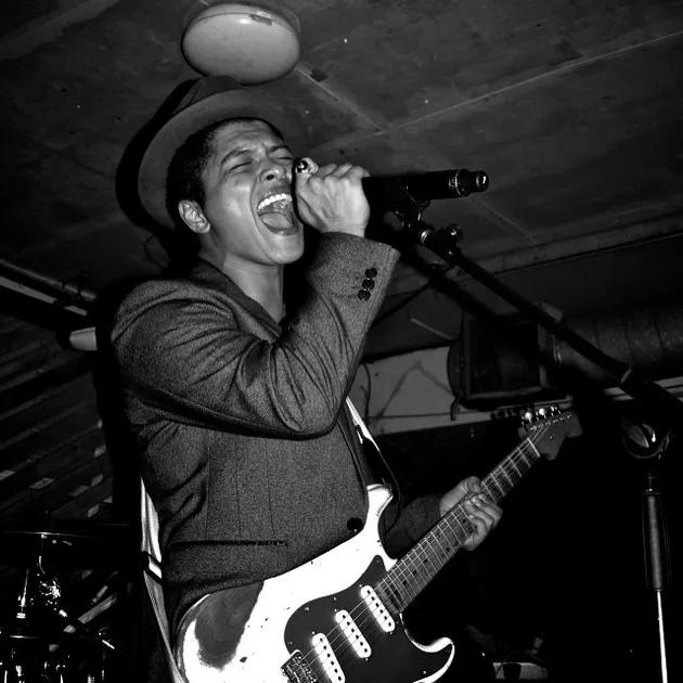 10 Lagu Terbaik Bruno Mars