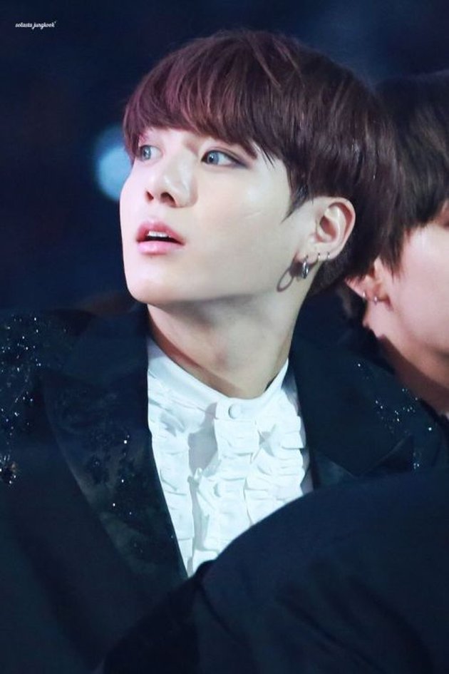 PHOTO: 10 Moments that Capture Jungkook BTS's Sharp Jawline Charm, Real Proof of the Most Handsome Face 2019