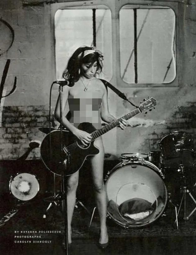 10 Pop Stars Tanpa Busana