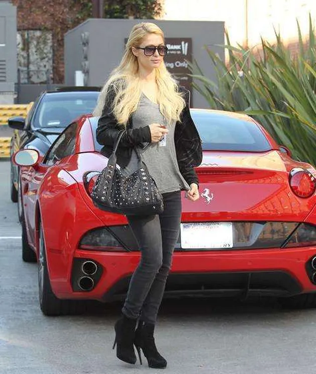 seleb yang punya mobil mewah, seleb yang punya ferrari