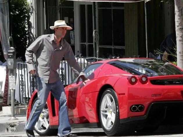 seleb yang punya mobil mewah, seleb yang punya ferrari