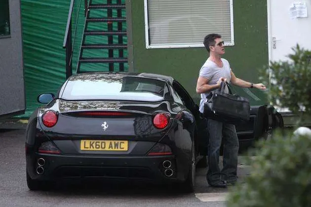 seleb yang punya mobil mewah, seleb yang punya ferrari