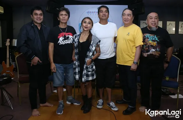 Inilah salah satu legenda dalam musik jazz Indonesia, Krakatau Band.