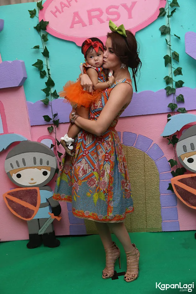 Bayi lucu dan hits