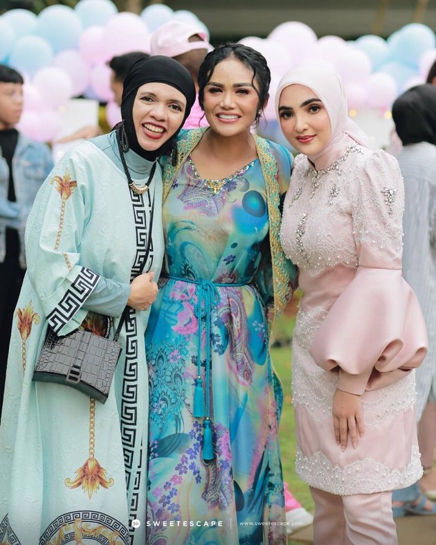 Photo 3 of Mother Aurel Hermansyah at Gender Reveal Event with Gen Halilintar, Ameena Most Sought After by Netizens