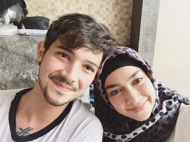 Seleb pakai hijab