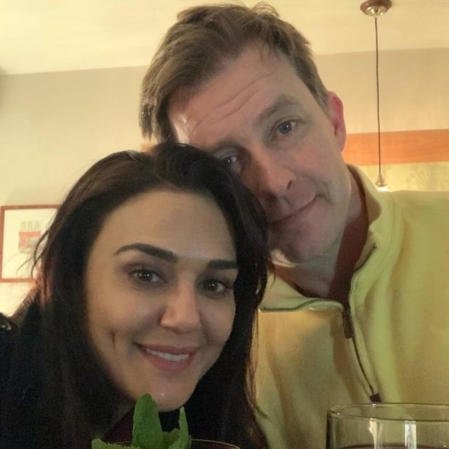 PHOTO 5 Years of Marriage, Preity Zinta and Husband Become More Intimate Despite Long Distance Relationship