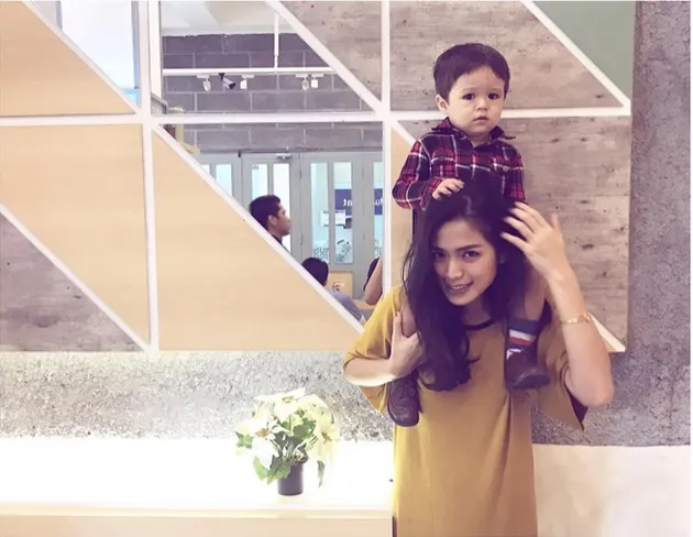 bu &amp; Anak Selebriti Terpopuler di Tahun 2016