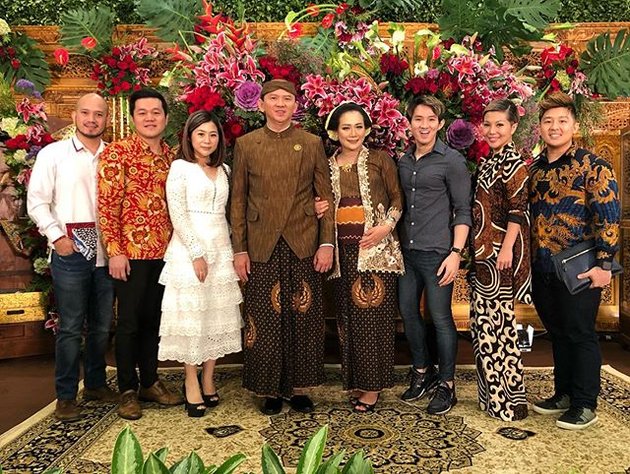7-Month Pregnancy Photoshoot of Puput, Ahok's Wife, Romantic with Javanese Tradition