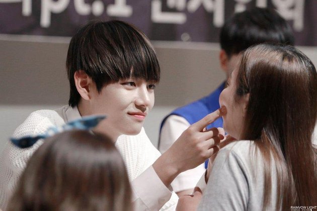 PHOTO: 8 Proofs That V BTS Can Be Your Ideal Boyfriend, Lucky to Be His Partner!